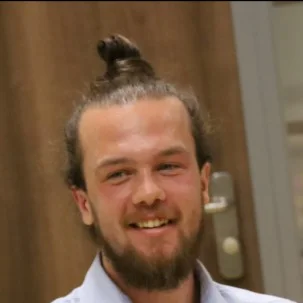 Portret van Guus Roeling.